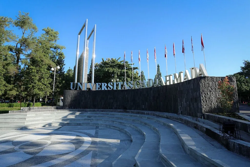 Ilustrasi Mau Masuk UGM 2026? Siap-Siap, Ada 10.000 Kursi Buat Mahasiswa Baru!